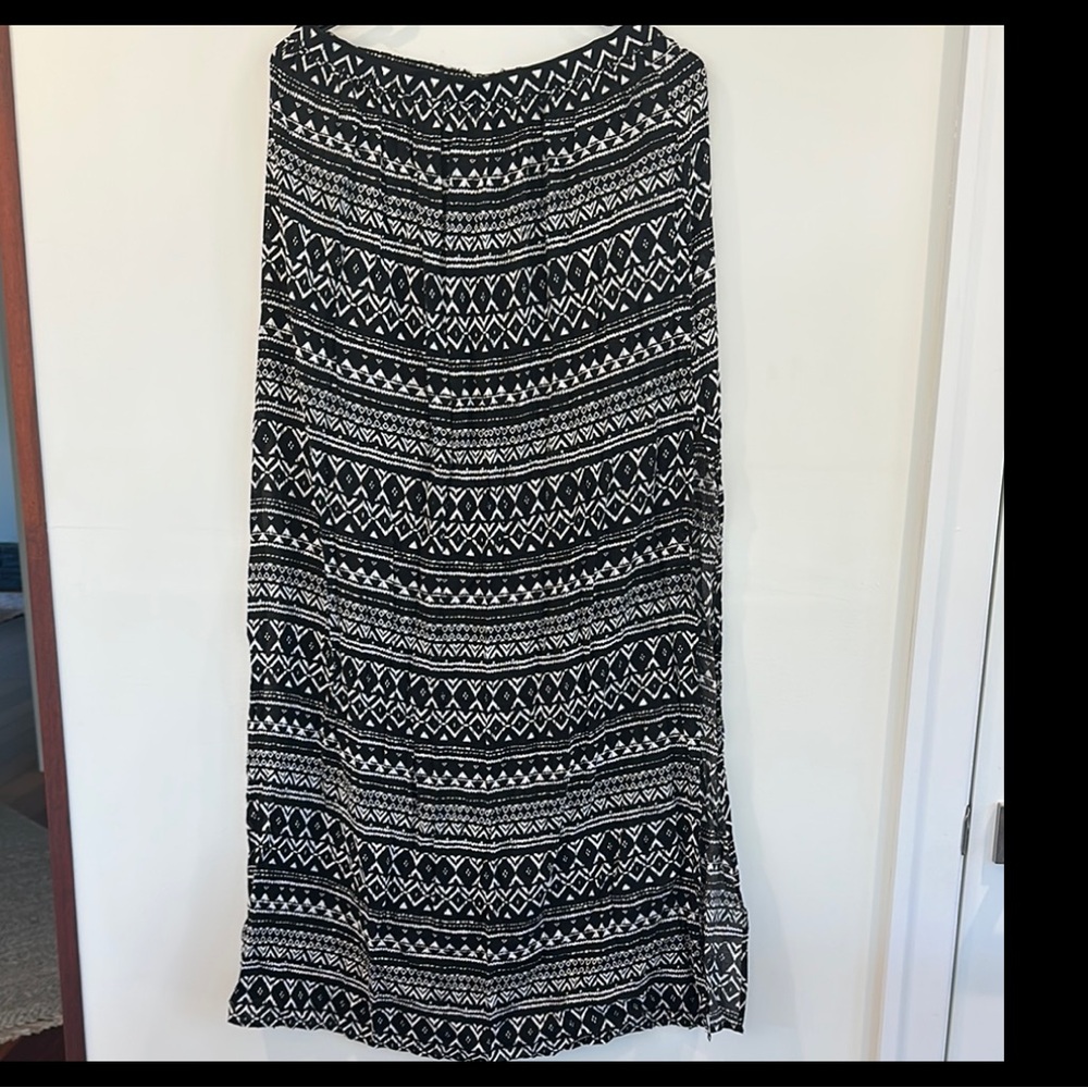 Black and White Patterned Skirt